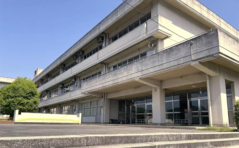 東小川小学校スタジオ 昇降口