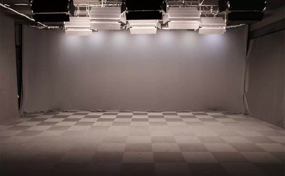 東小川小学校スタジオ レンタルスタジオ 対談セット